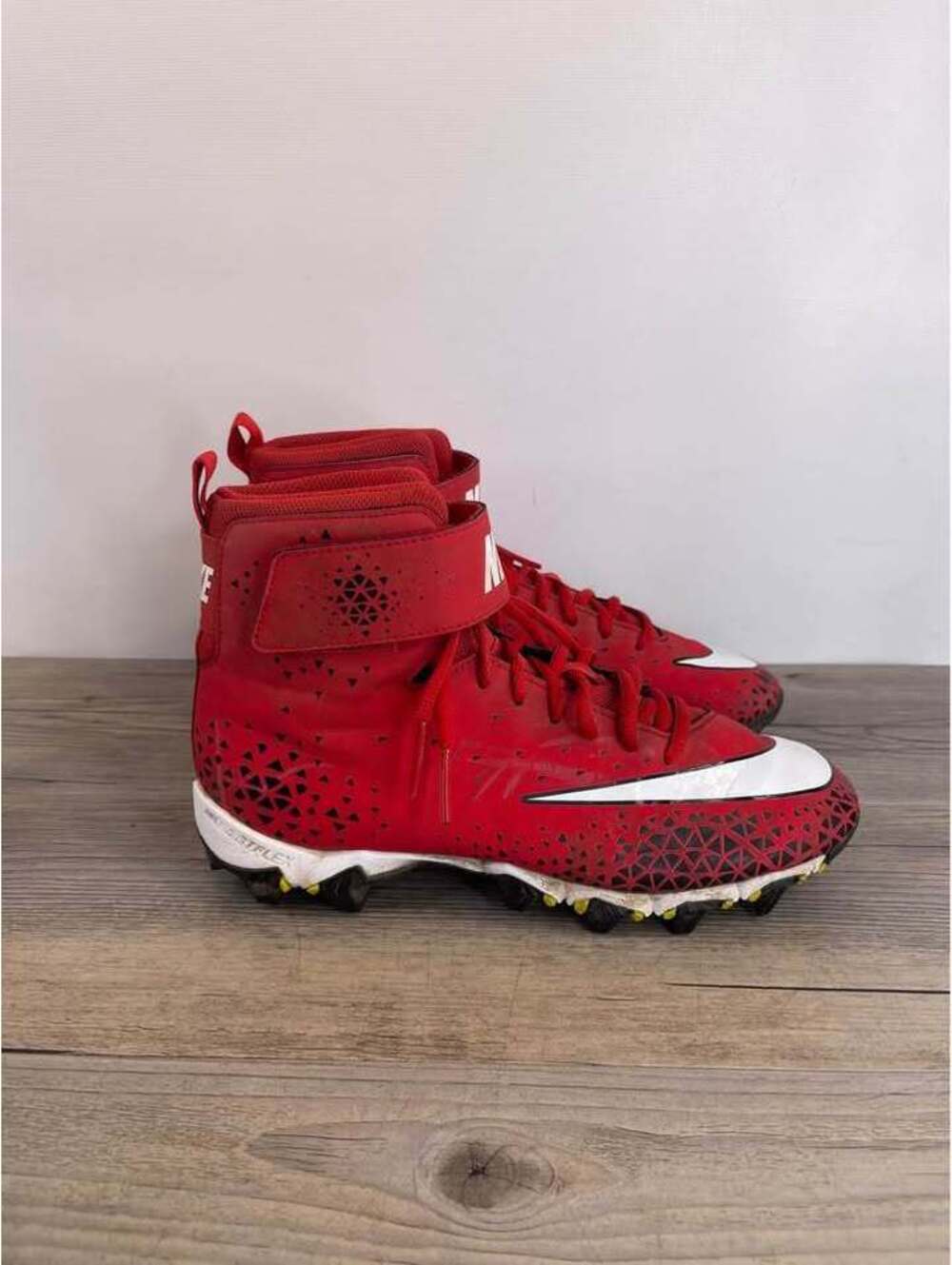 Nike Force Savage Shark Youth Football Cleats Size 6Y Red White 880133-610